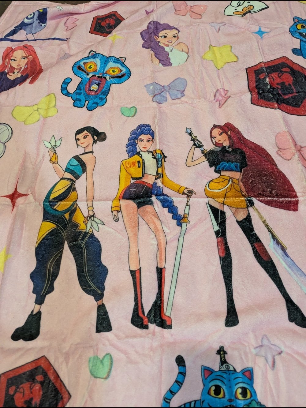 K Pop Pink Character Print Fleece Blanket with Girls and Blue Cat
